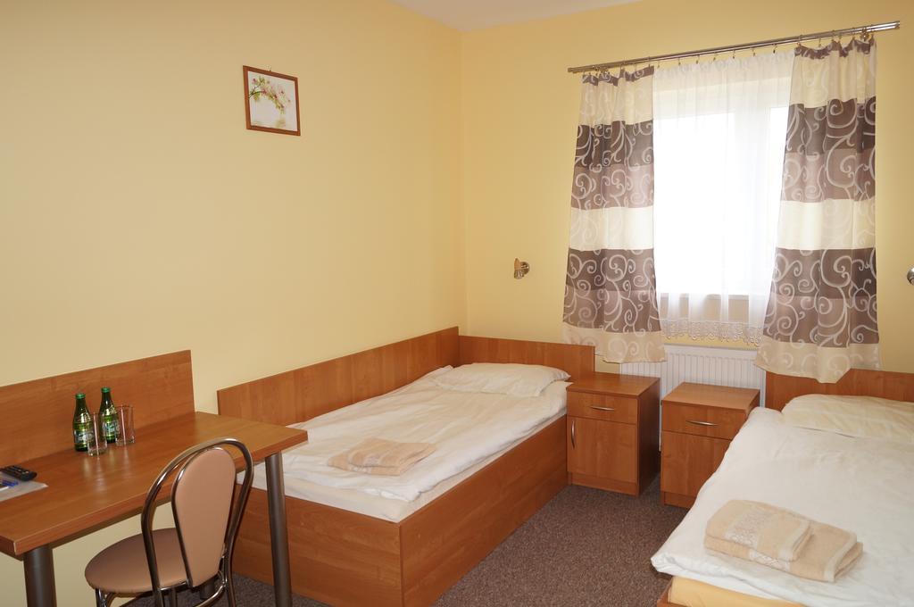 Hotel-Restauracja-Bar Rudka Островець-Свентокшиський Екстер'єр фото