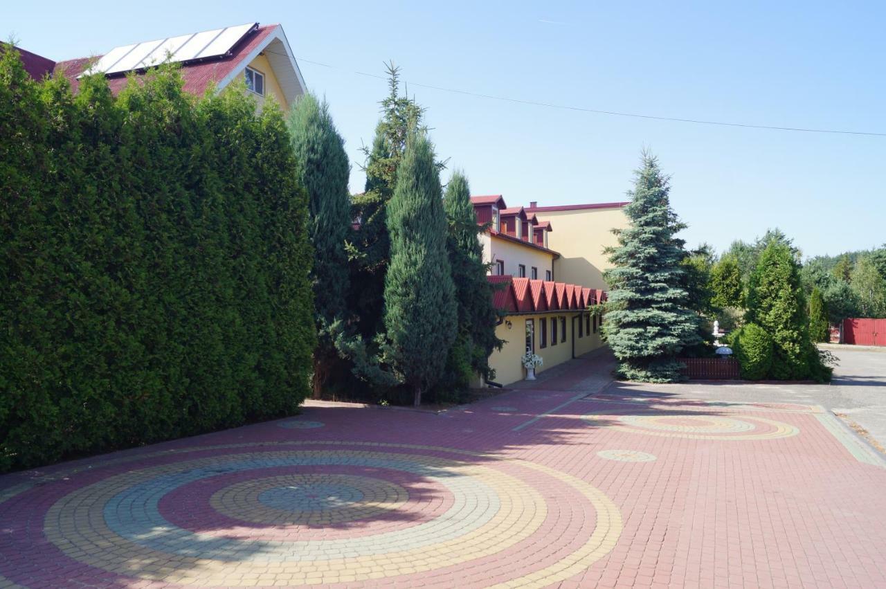 Hotel-Restauracja-Bar Rudka Островець-Свентокшиський Екстер'єр фото